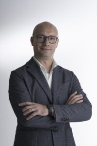 Collaborazione tra il team di commercialisti e clienti presso Studio REF.